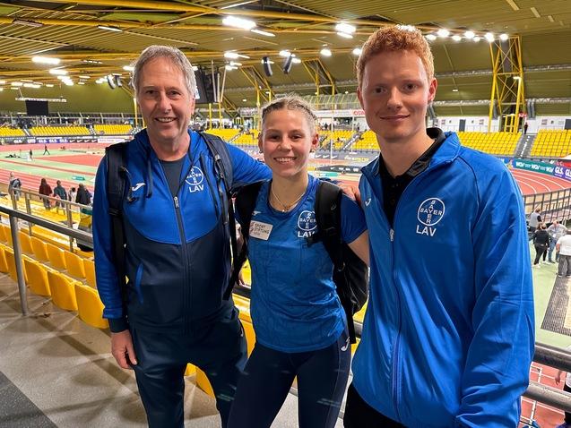Sportlerin mit ihren Trainern