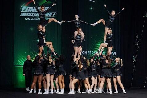 Pyramide beim Cheerleading