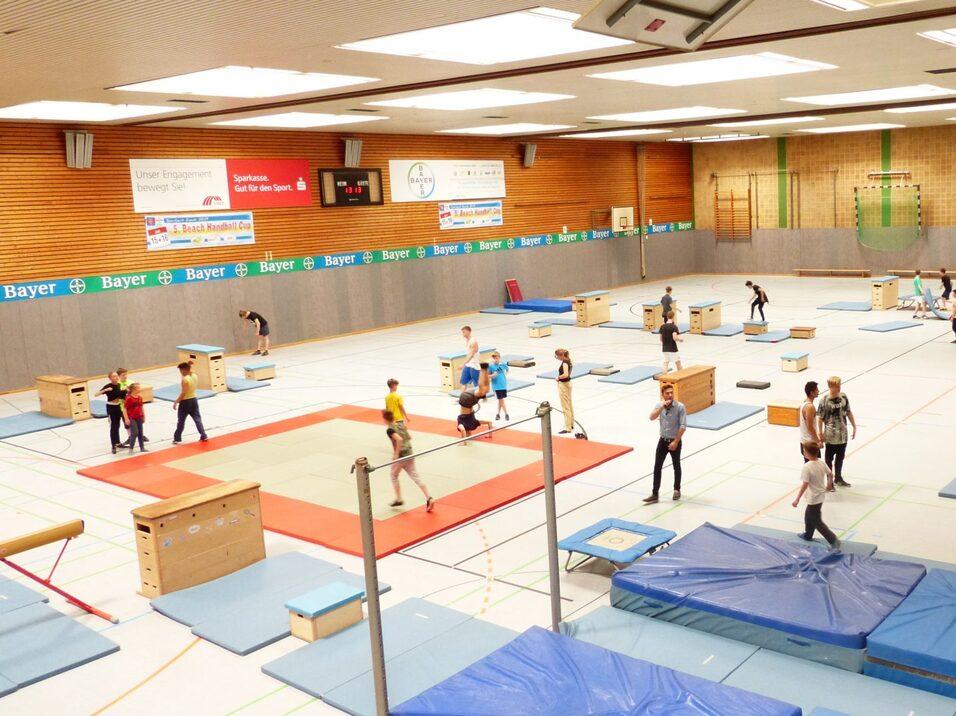 Große Turnlandschaft in der Sporthalle