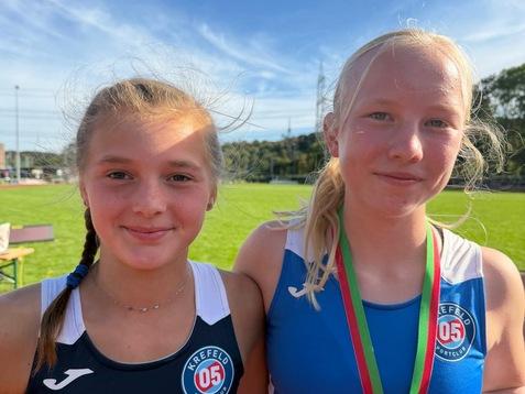 Mia und Paula freuen sich über ihre Rekorde