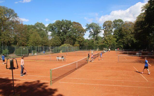 Tennispl&auml;tze an der Nikolaus-Gro&szlig;-Stra&szlig;e in Uerdingen